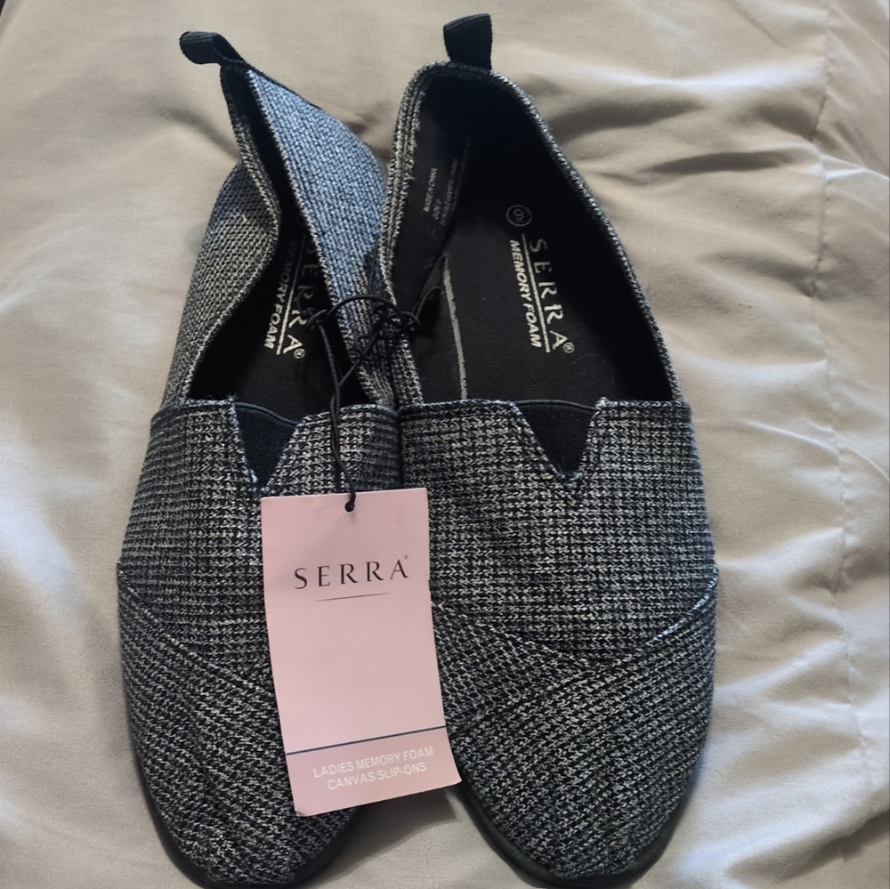 Serra Womens Size 9 Gray Canvas Memory Foam Slip-Ons